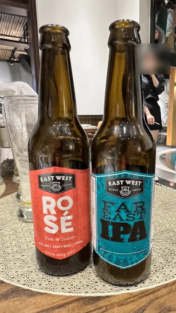 East West Brewing CompanyのクラフトビールROSÉとFar East IPAのボトル
